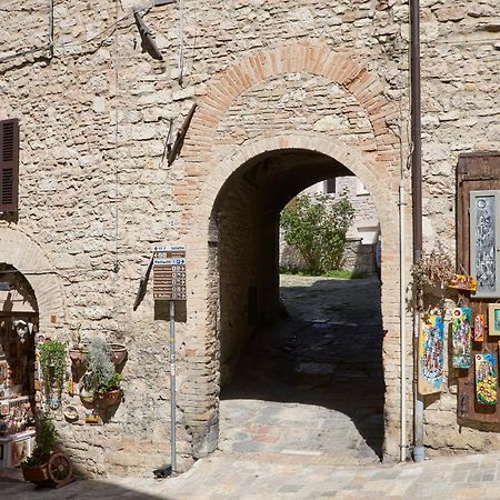 Il Cortile Di San Rufino Assis Exterior foto