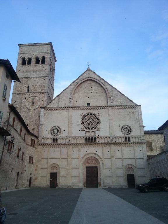 Il Cortile Di San Rufino Assis Quarto foto