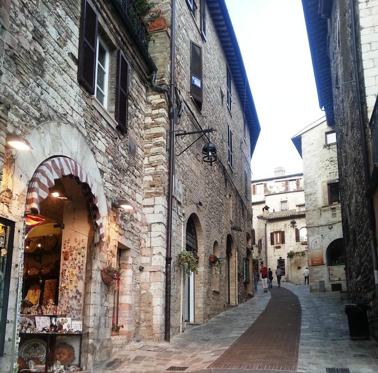 Il Cortile Di San Rufino Assis Quarto foto